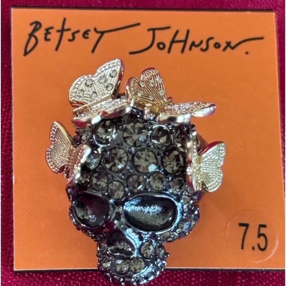betsy Johnson skull and butterfly rhinestone embellished ring - Picture 9 of 9